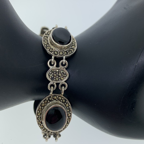 Sterling Silver Marcasite and Onyx Medallion Bracelet. - Picture 4 of 7